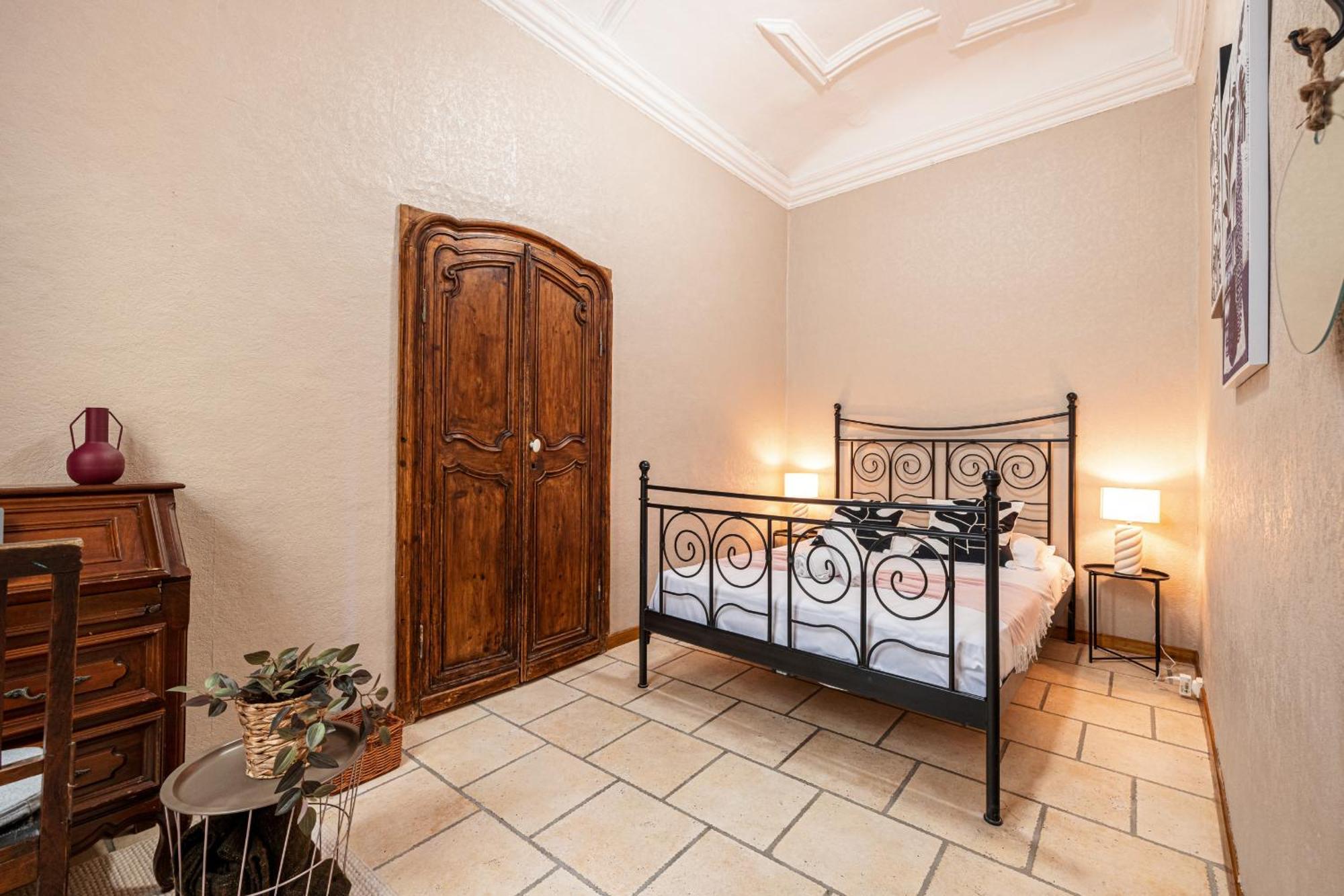 2 Bdr Heart Old Town *