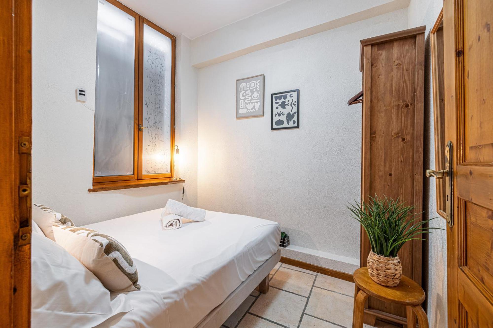 2 Bdr Heart Old Town Nizza