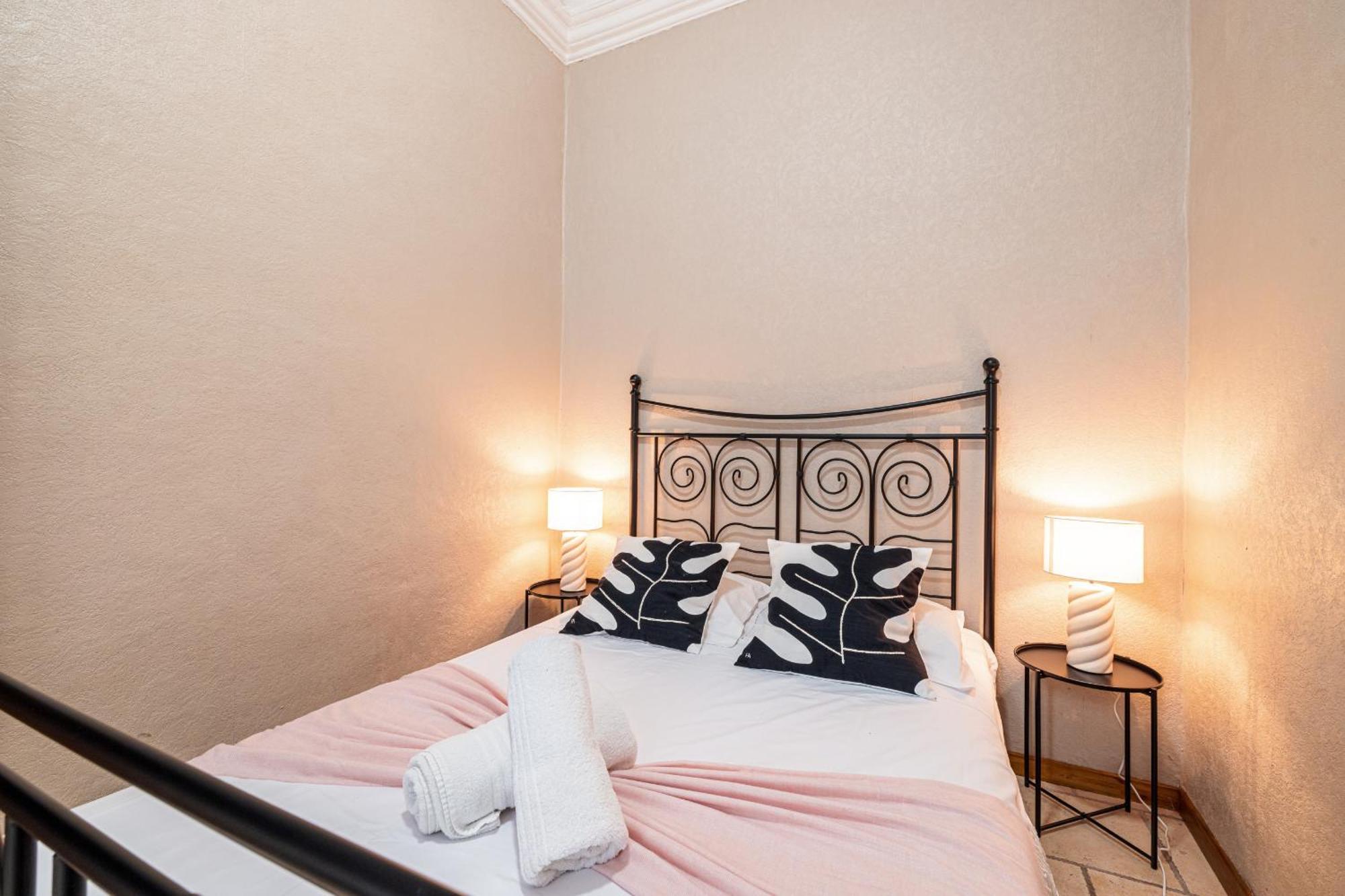 2 Bdr Heart Old Town Apartment Nizza
