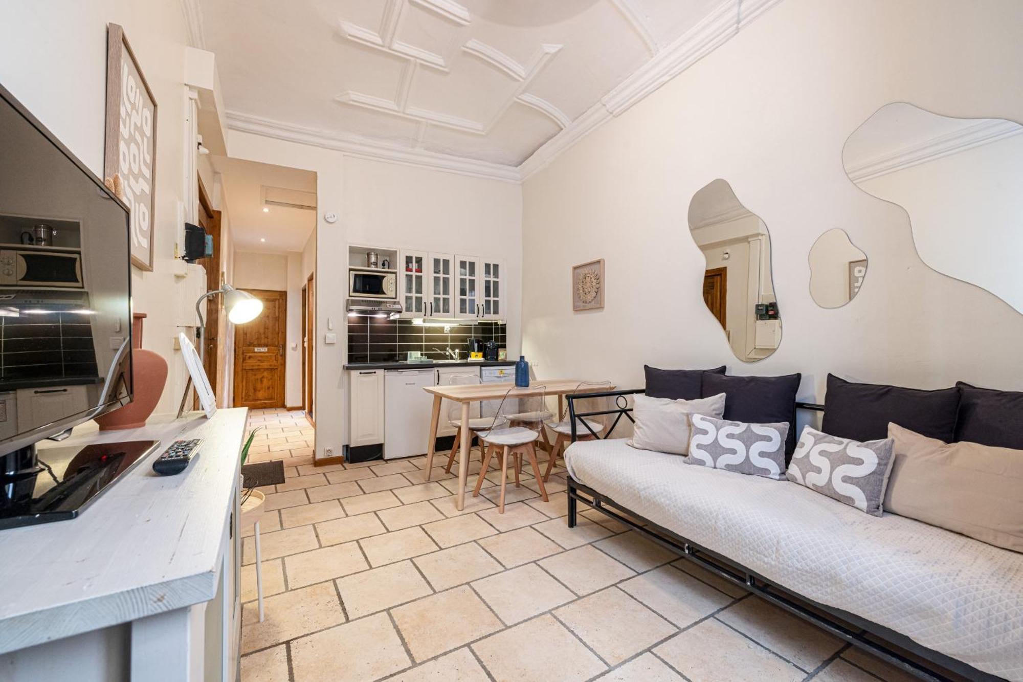 2 Bdr Heart Old Town